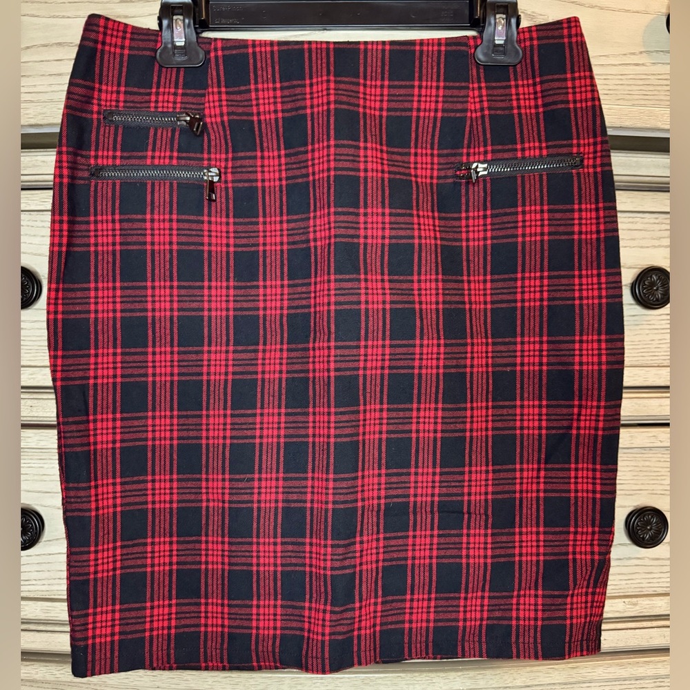 NWOT Red and Black skirt.